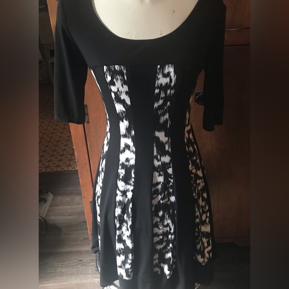 Connected Apparel Ladies Dress - Size Medium